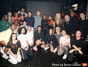 Gayle King, Oprah Winfrey & Heidi Klum pose with The Cast of "Sunset Blvd" Photo
