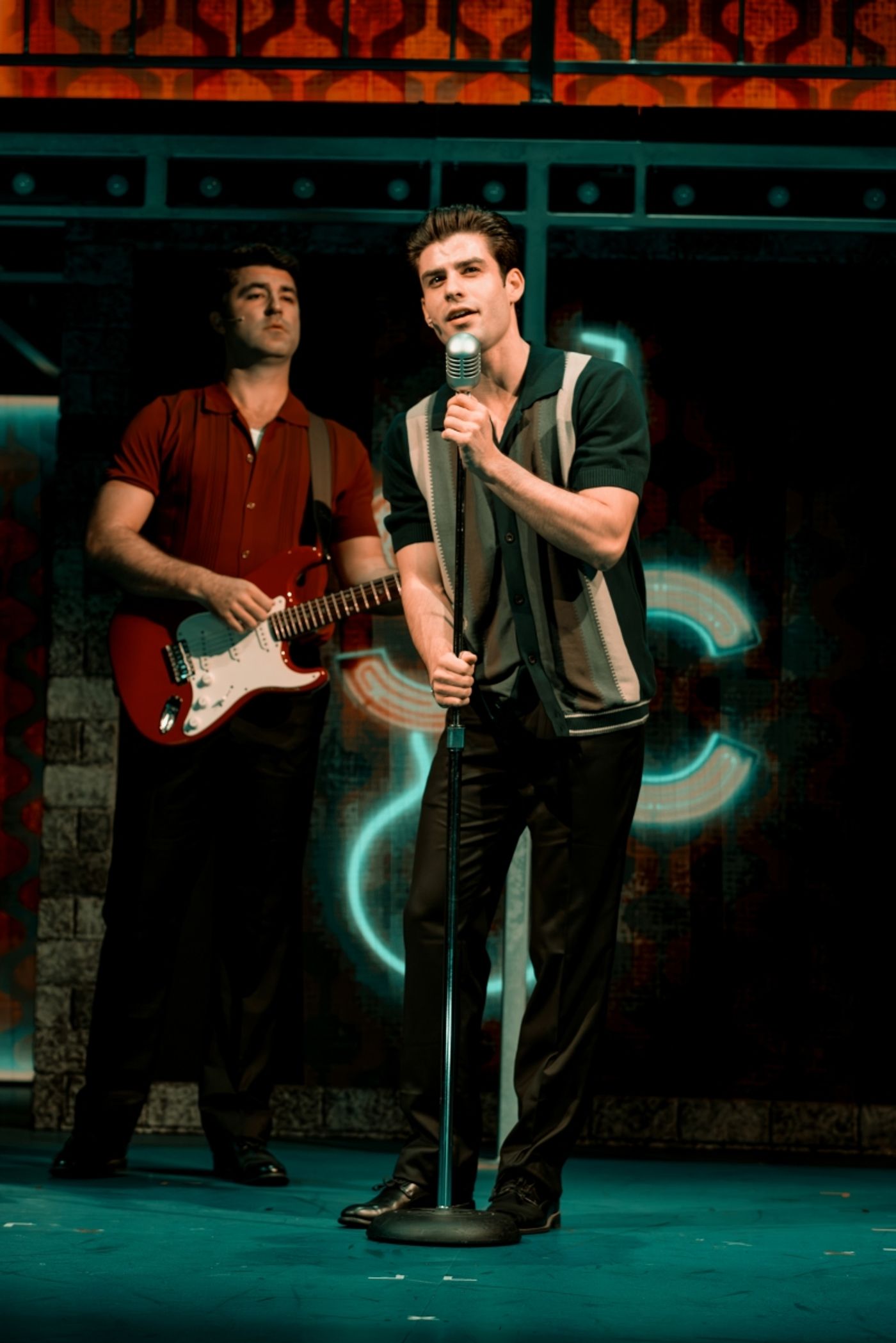 Review: JERSEY BOYS at New Theatre & Restaurant  Image