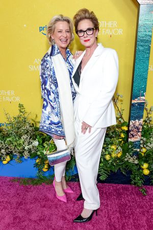 Dorinda Medley and Elizabeth Perkins  Photo