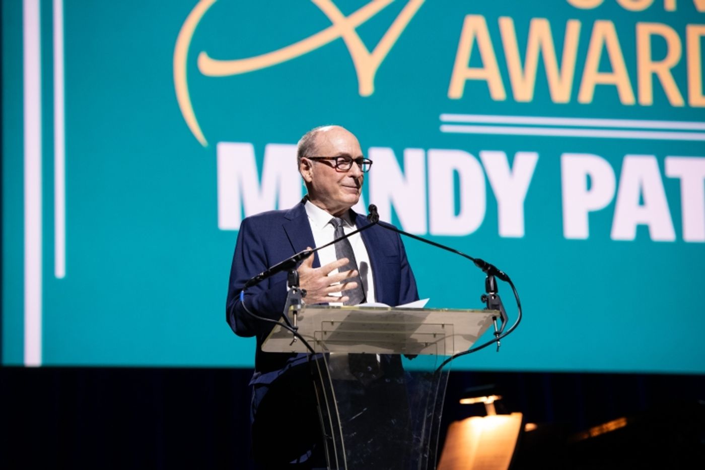 Feature: Signature Theatre Honors Mandy Patinkin with The 2025 Sondheim Award at its Annual Gala  Image