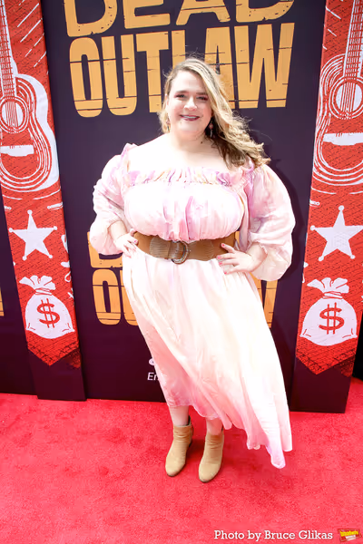 Bonnie Milligan Photo