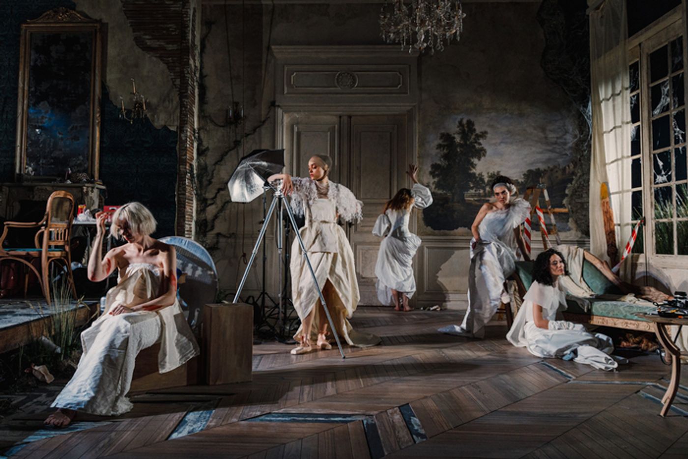 Photos: FIVE MODELS IN RUINS, 1981 at Lincoln Center Theater  Image