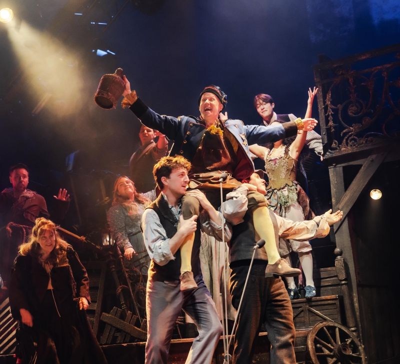 REVIEW: The LES MISÉRABLES THE ARENA SPECTACULAR Is A Breathtaking Celebration of The 40th Anniversary Of The Famous Musical *UPDATED FOR ALTERNATE LEADS* Image