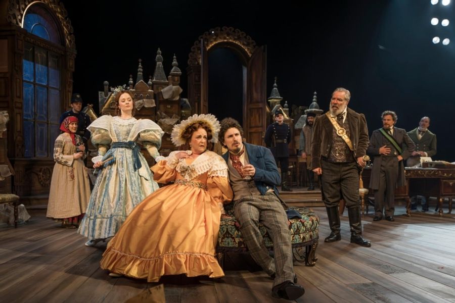 Review: THE GOVERNMENT INSPECTOR, starring Tom Rosenthal Image