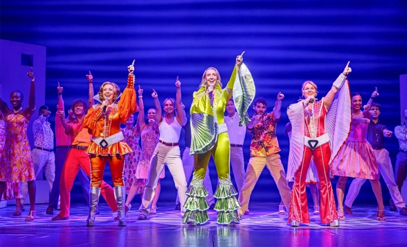 Review: MAMMA MIA! al Teatro Arcimboldi Milano Review: MAMMA MIA! al Teatro Arcimboldi Milano Image