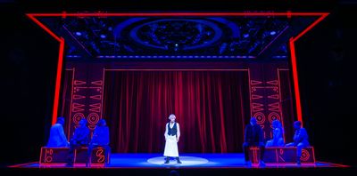 Tracie Bennett and cast Photo