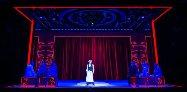 Tracie Bennett and cast Photo