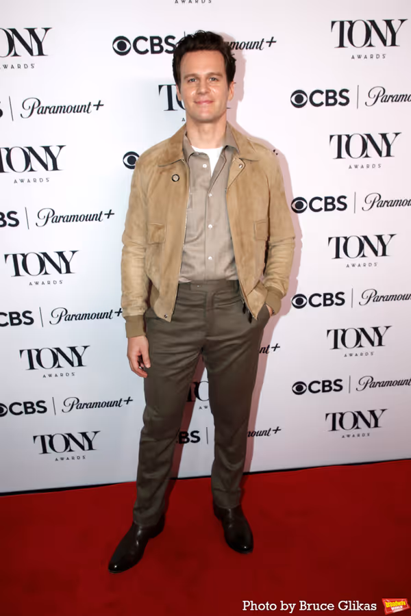 Jonathan Groff Photo