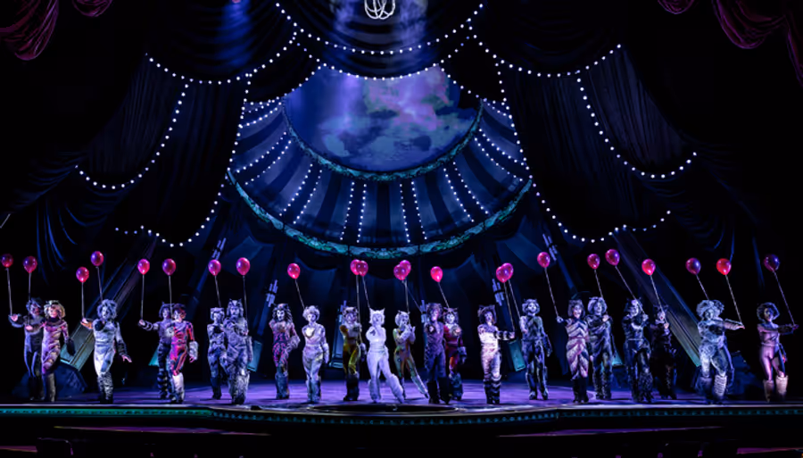 Photos: Circus-Themed CATS Soars At Chicago's Paramount Theatre Image