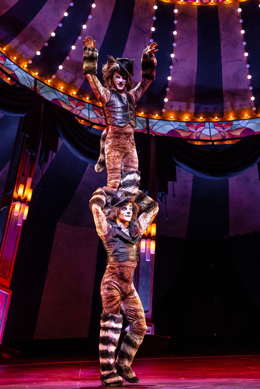 Photos: Circus-Themed CATS Soars At Chicago's Paramount Theatre Image