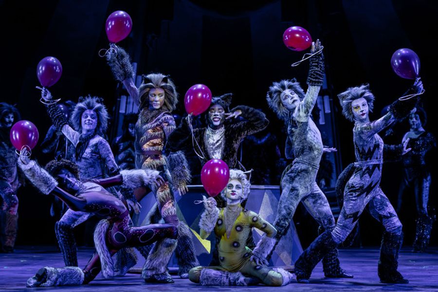 Photos: Circus-Themed CATS Soars At Chicago's Paramount Theatre Image