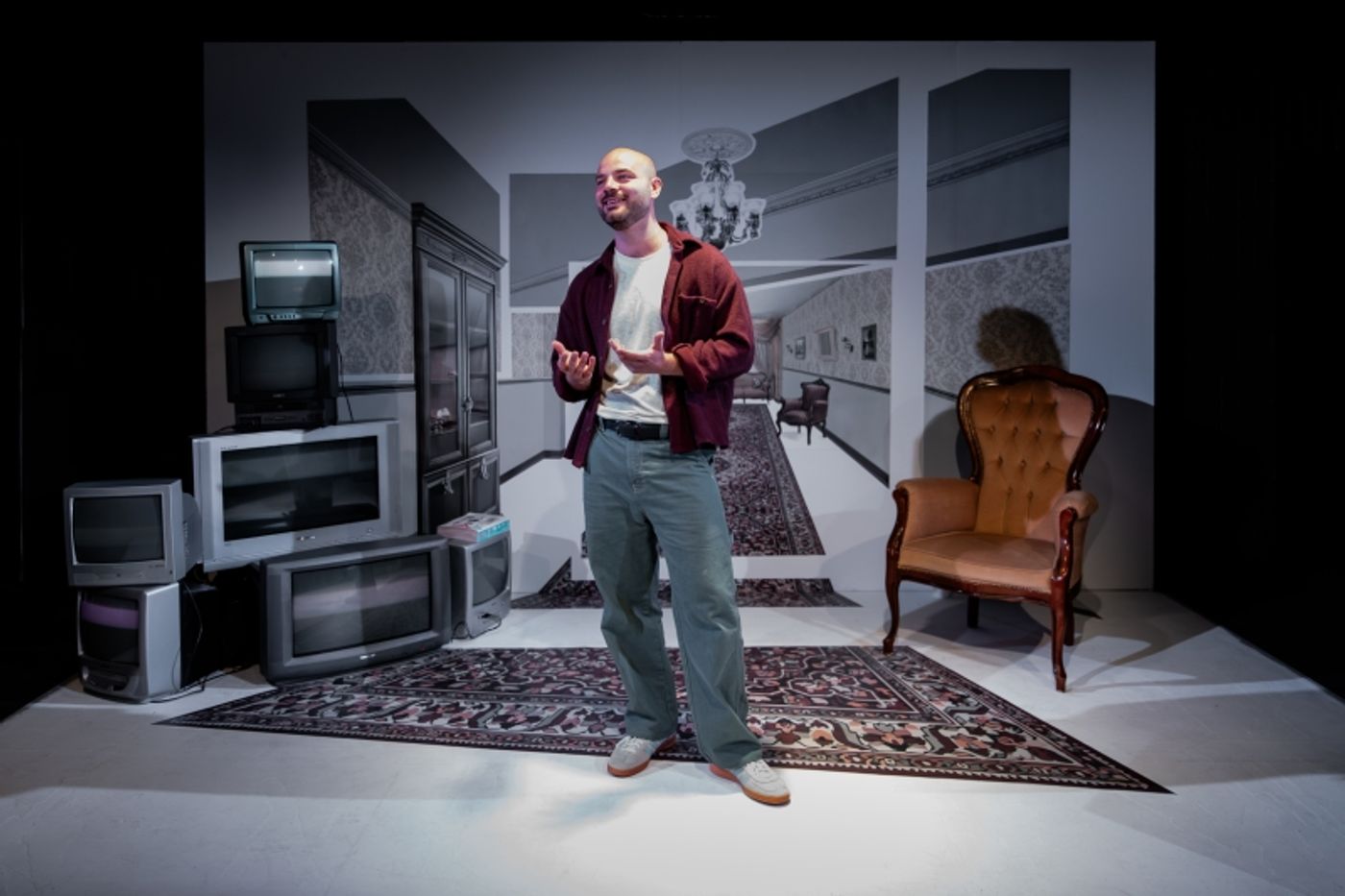 Review: INSANE ASYLUM SEEKERS, Bush Theatre  Image