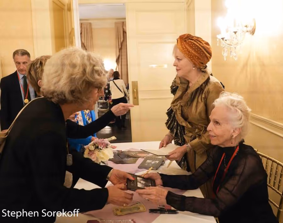 Review: Elizabeth Sullivan Performs at the Dutch Treat Club and the Torch is Passed Image