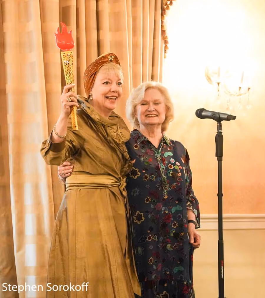Review: Elizabeth Sullivan Performs at the Dutch Treat Club and the Torch is Passed Image