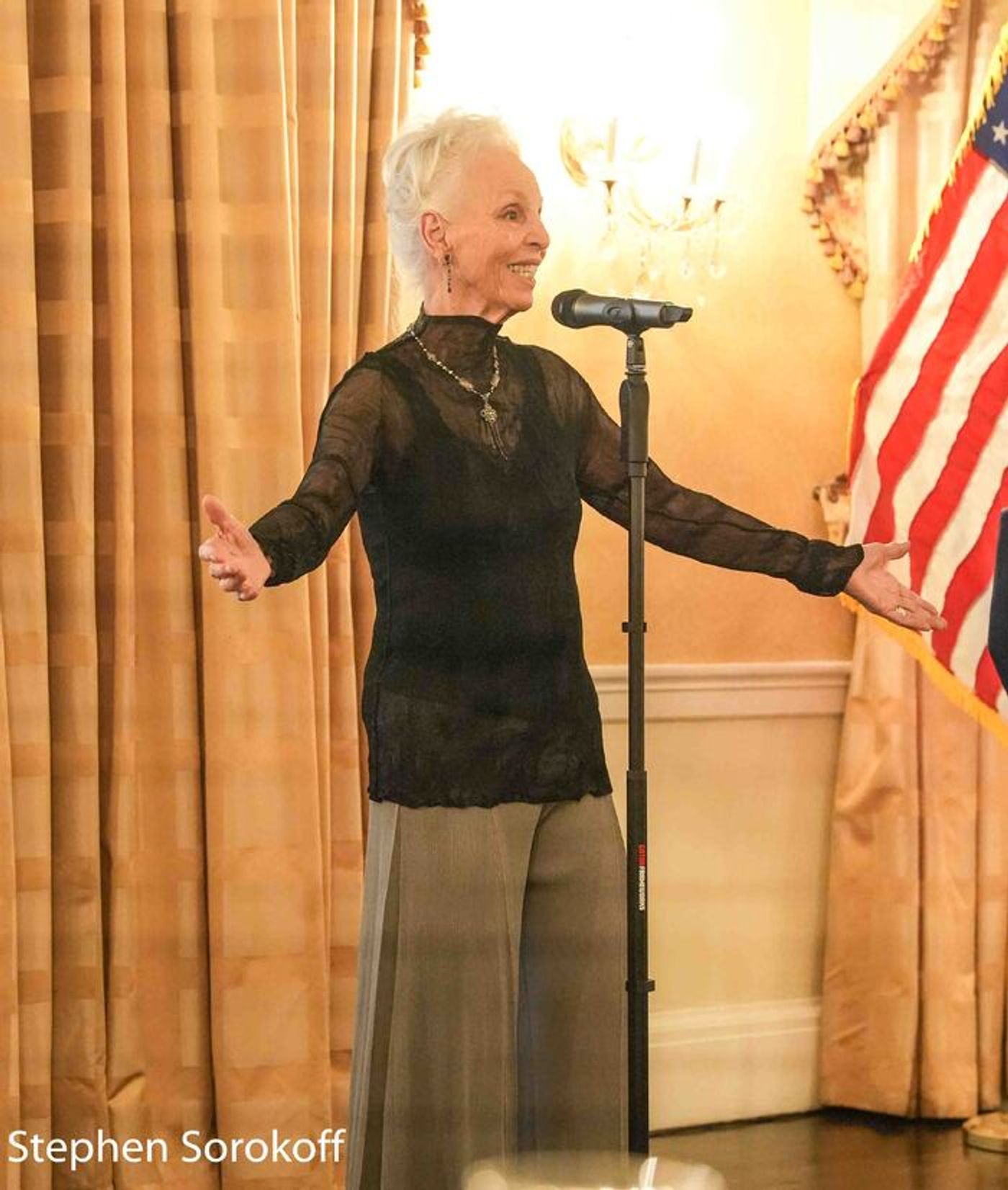 Review: Elizabeth Sullivan Performs at the Dutch Treat Club and the Torch is Passed  Image