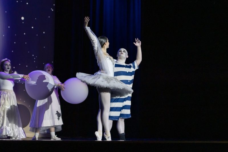 Review: THE ADDAMS FAMILY at Hot Springs World Class High School Theater  Image