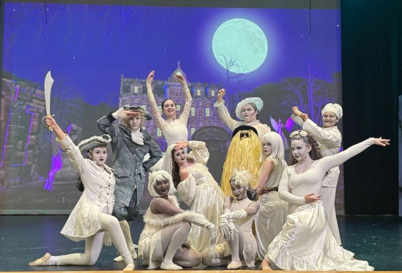 Review: THE ADDAMS FAMILY at Hot Springs World Class High School Theater  Image