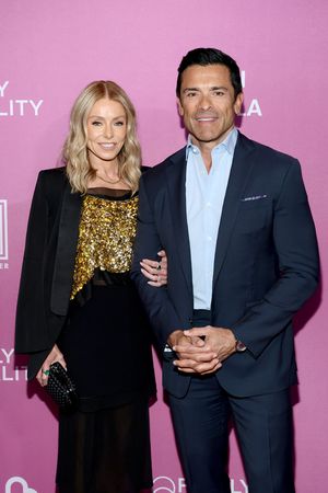 Kelly Ripa and Mark Consuelos  Photo