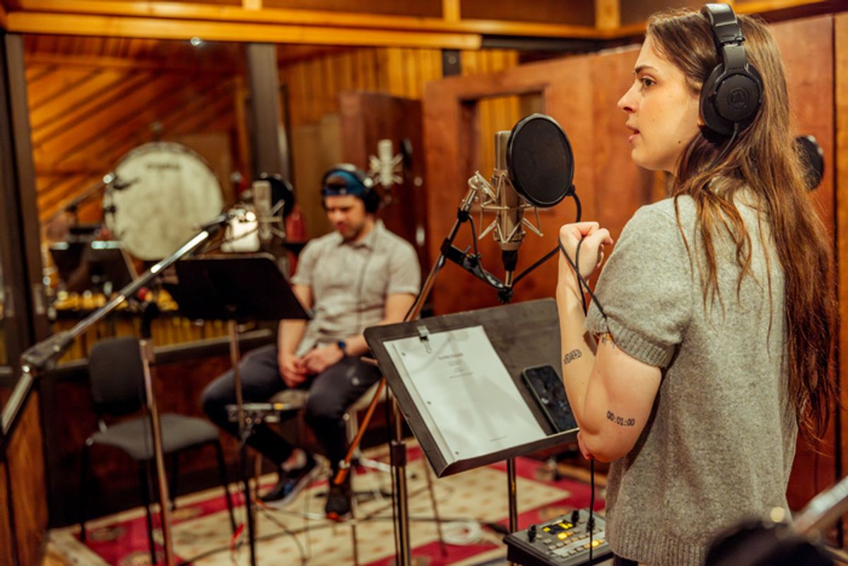 Lizzy McAlpine and Jeremy Jordan at 