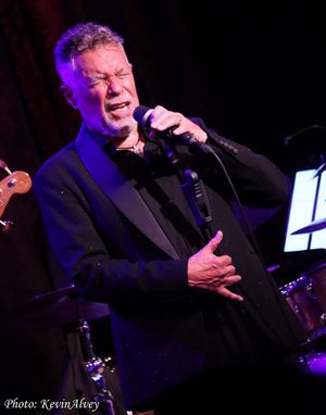 Clint Holmes Photo