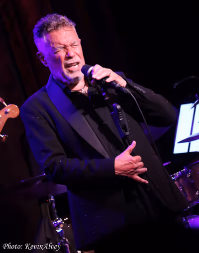 Clint Holmes Photo