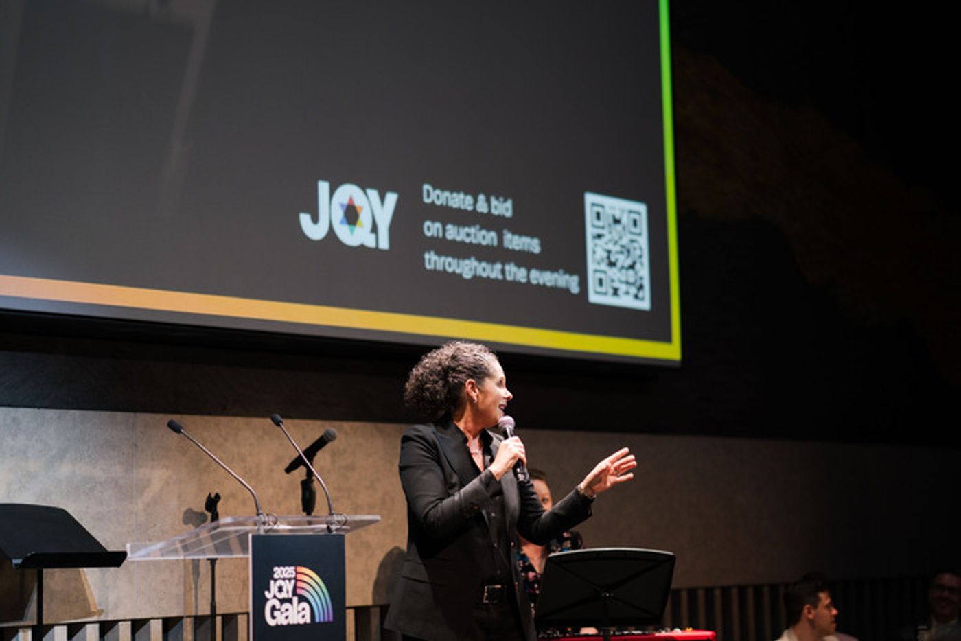 Photos: Rachel Sussman Receives Jewish Queer Icon Award  Image