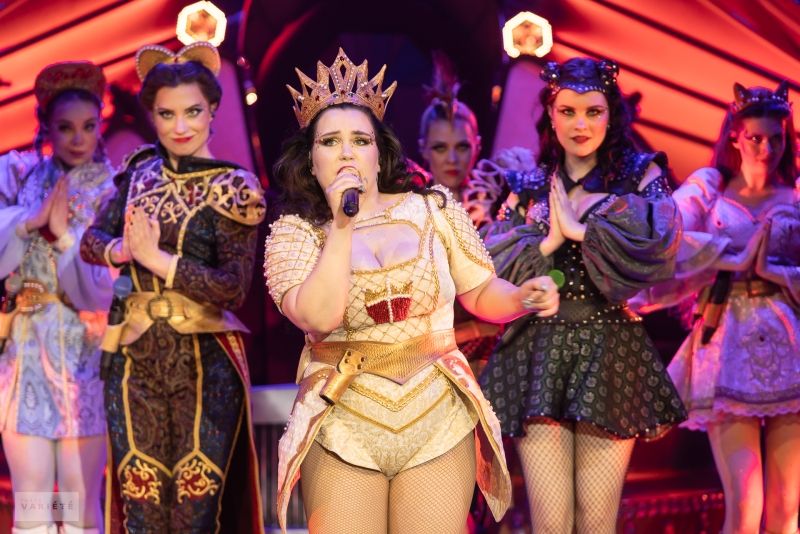 Review: SIX at Krakowski Teatr Variete  Image