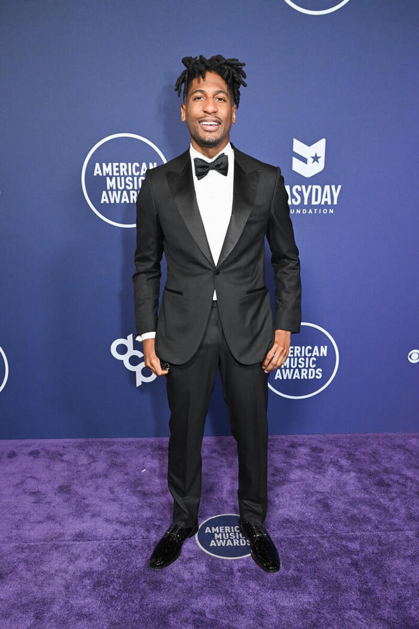 Photos: Inside the 2025 American Music Awards with Jennifer Lopez, Reneé Rapp & More  Image