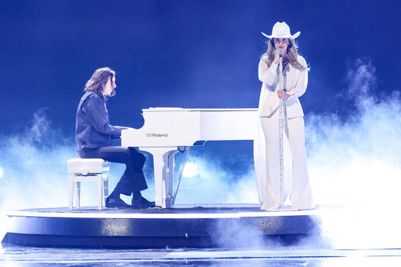 Photos: Inside the 2025 American Music Awards with Jennifer Lopez, Reneé Rapp & More Photos: Inside the 2025 American Music Awards with Jennifer Lopez, Reneé Rapp & More Image