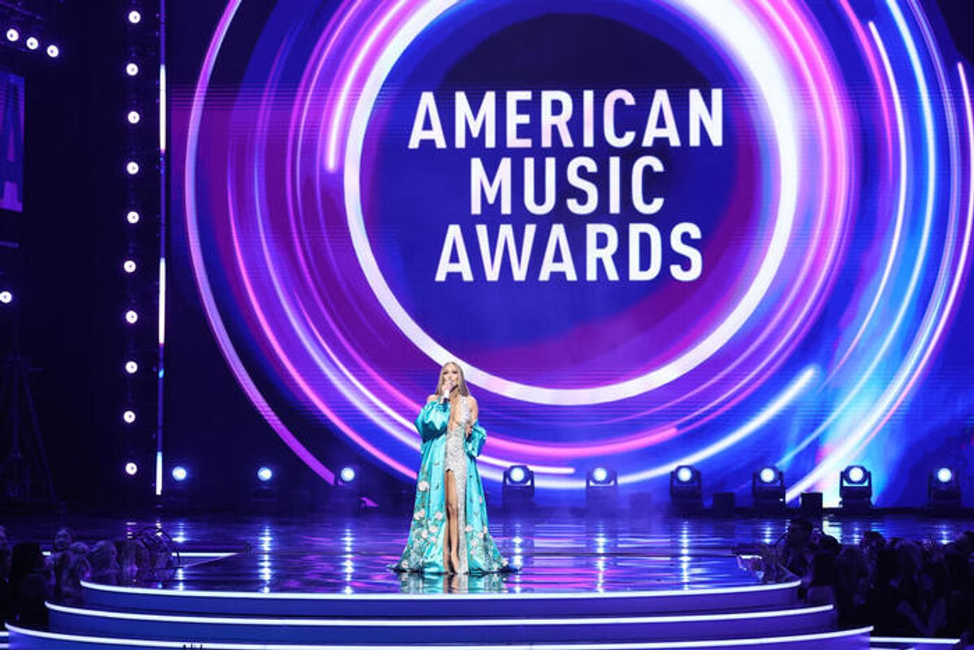Photos: Inside the 2025 American Music Awards with Jennifer Lopez, Reneé Rapp & More  Image