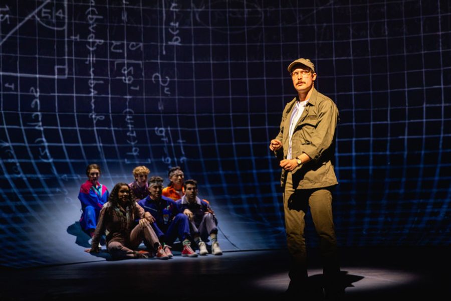 Photos: 42 BALLOONS North American Premiere at Chicago Shakespeare Theater Image