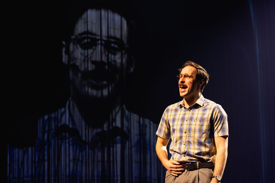 Photos: 42 BALLOONS North American Premiere at Chicago Shakespeare Theater Image
