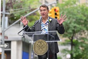 Brian Stokes Mitchell  Photo