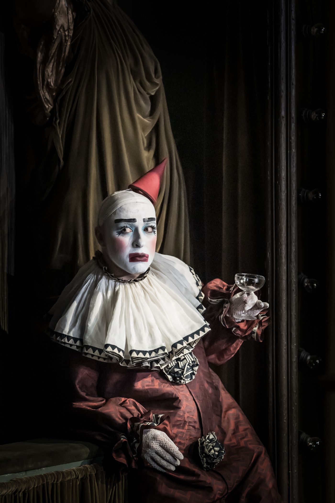 Photos: Rob Madge and Hannah Dodd in CABARET in London  Image