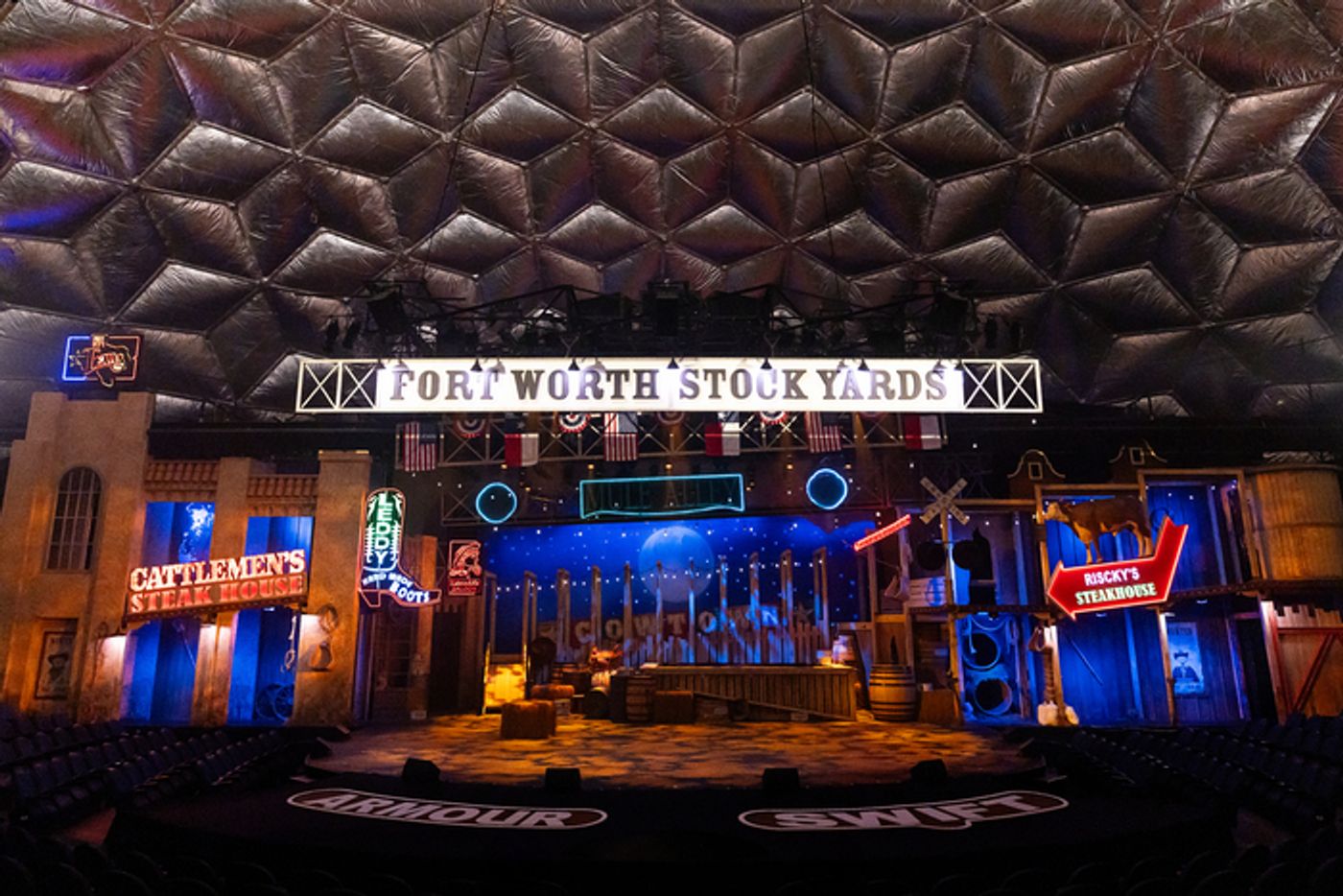 Photos: Jackie Burns and More in 'Country' CATS at Casa Mañana  Image