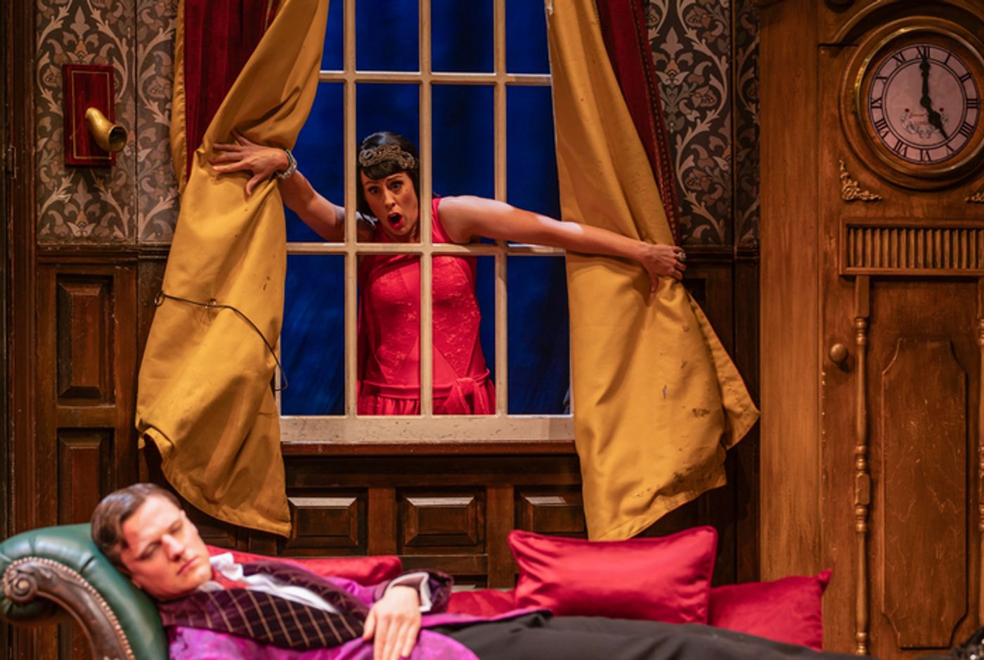 Photos: New Cast Joins THE PLAY THAT GOES WRONG in London  Image