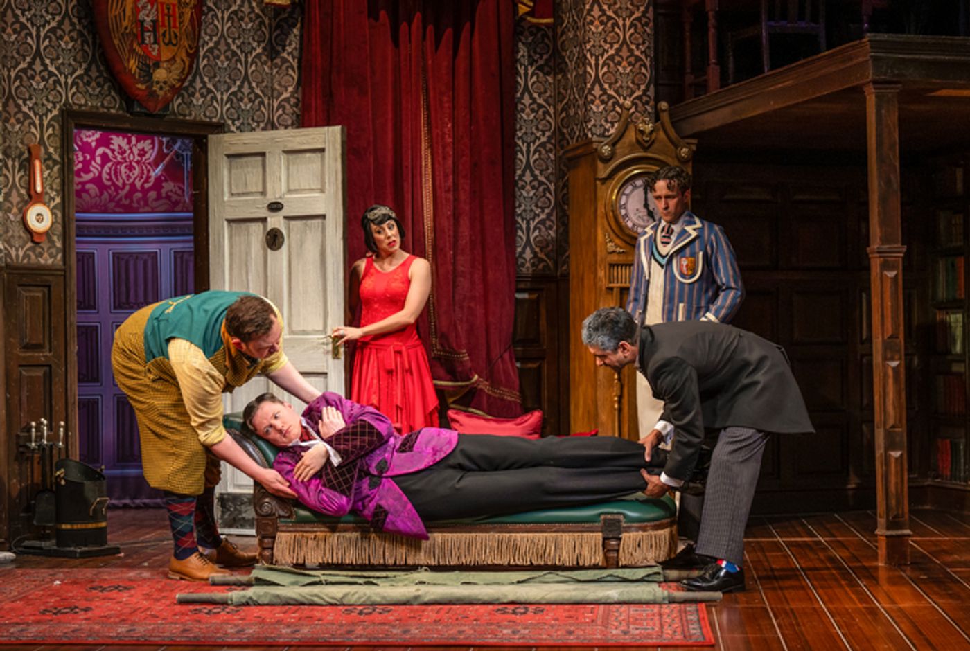 Photos: New Cast Joins THE PLAY THAT GOES WRONG in London  Image
