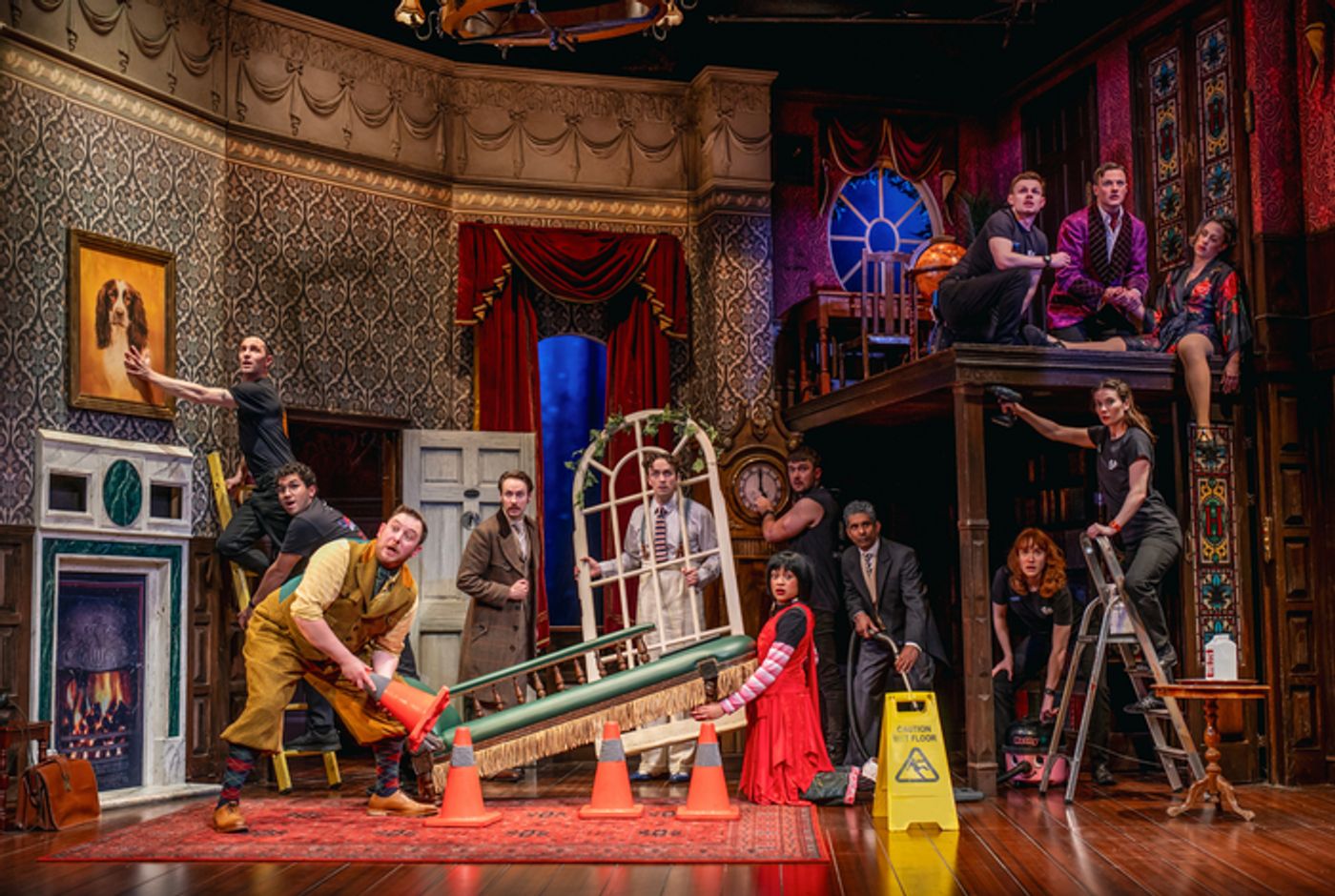 Photos: New Cast Joins THE PLAY THAT GOES WRONG in London  Image