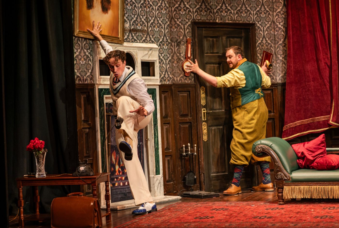 Photos: New Cast Joins THE PLAY THAT GOES WRONG in London  Image