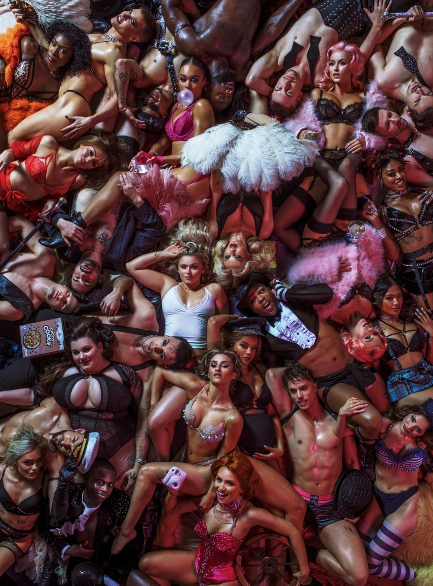 Photo: Complete Cast Set for BURLESQUE THE MUSICAL in the West End  Image