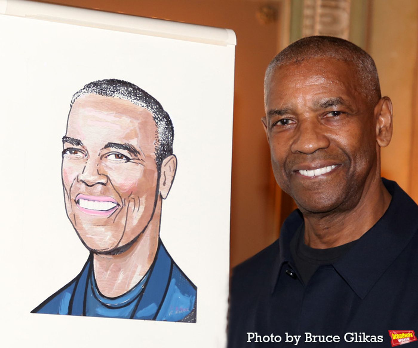 Photos: OTHELLO Star Denzel Washington Celebrates Sardi's Portrait Reveal  Image