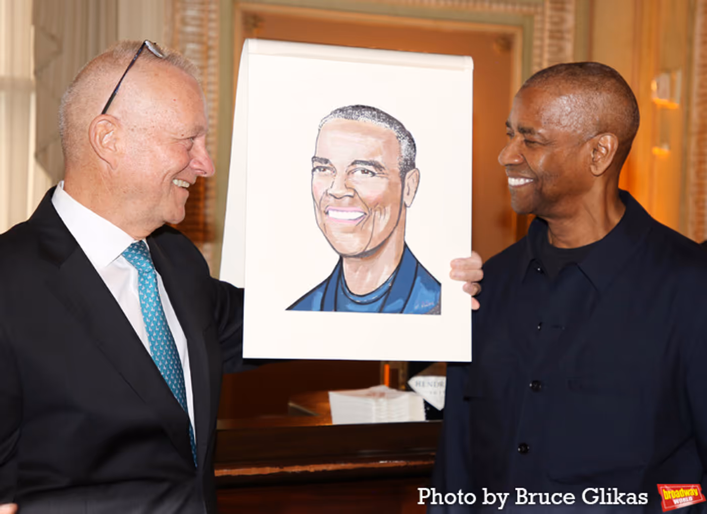 Photos: OTHELLO Star Denzel Washington Celebrates Sardi's Portrait Reveal  Image