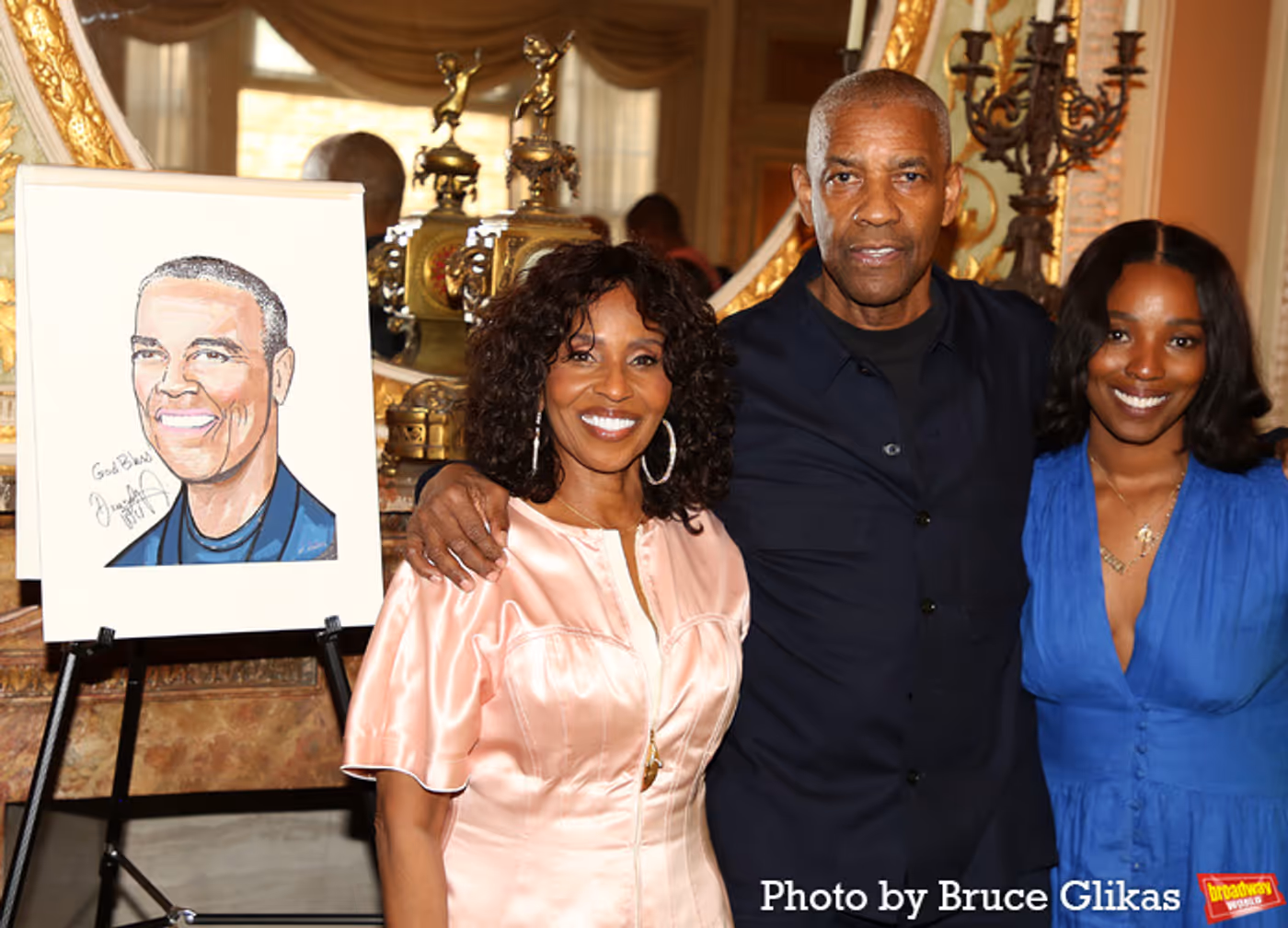 Photos: OTHELLO Star Denzel Washington Celebrates Sardi's Portrait Reveal  Image