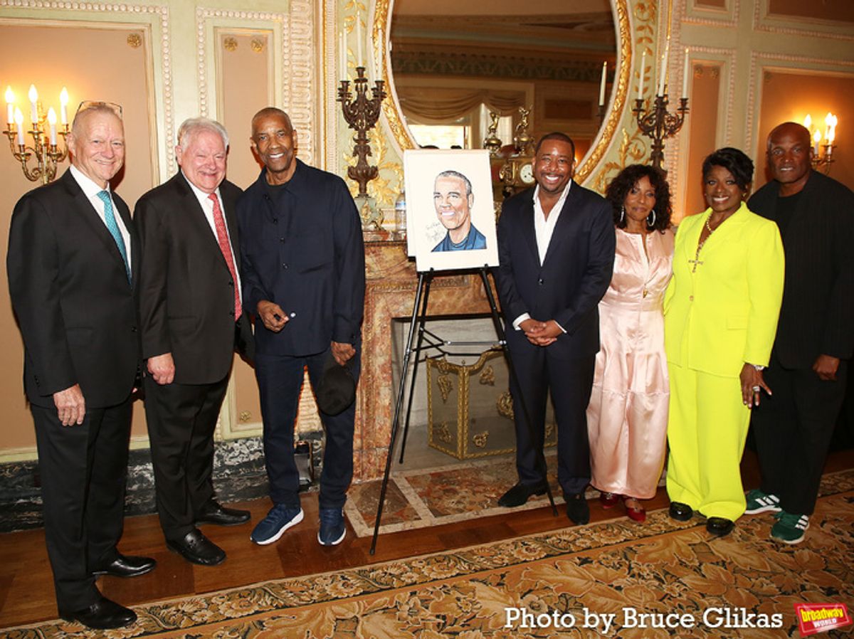 Sardi's Max Klimavicius, Robert E. Wankel, Denzel Washington, Pauletta Washington, Brian Moreland, Olivia Washington and LaTanya Richardson Jackson at 