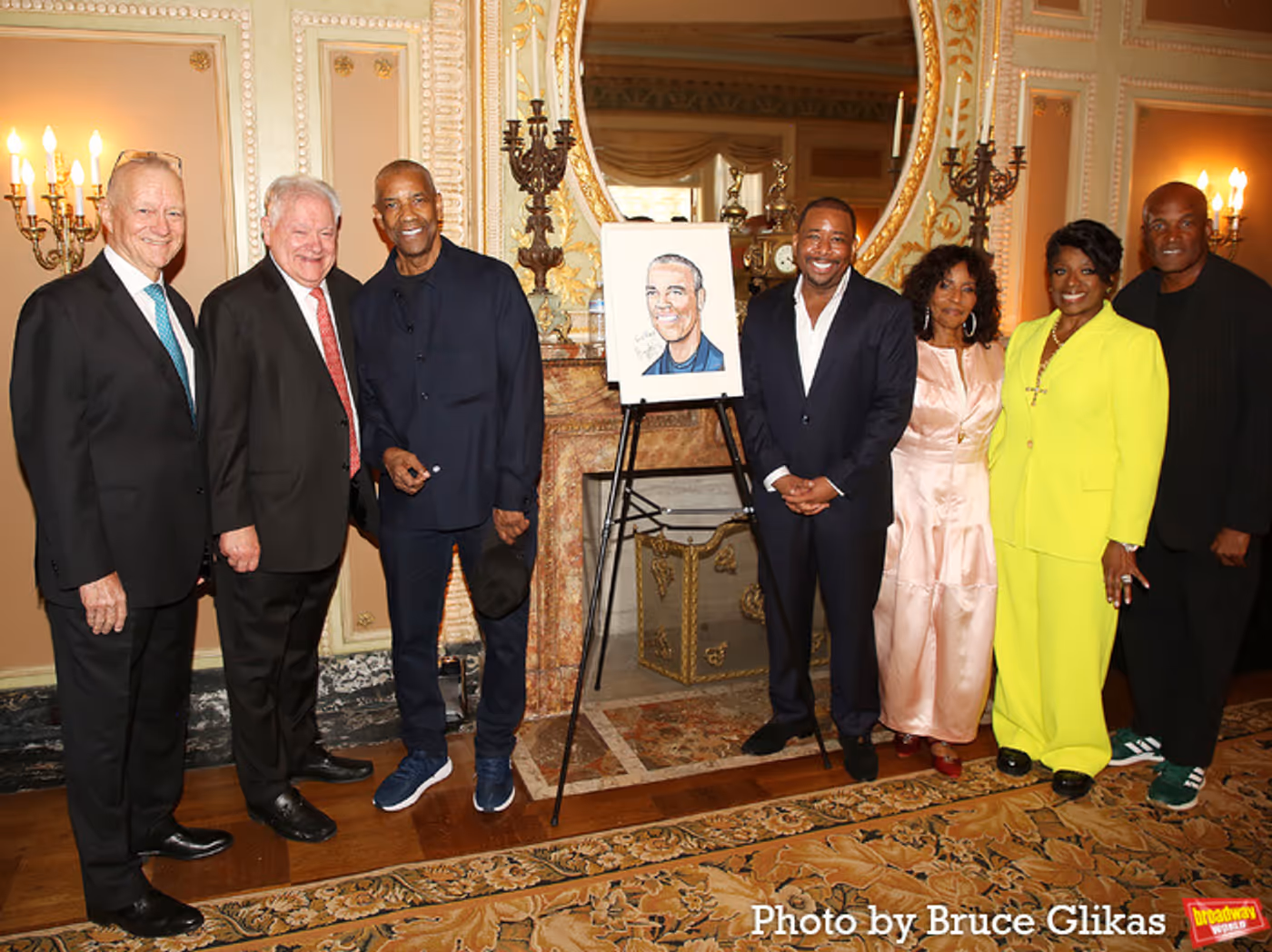 Photos: OTHELLO Star Denzel Washington Celebrates Sardi's Portrait Reveal  Image