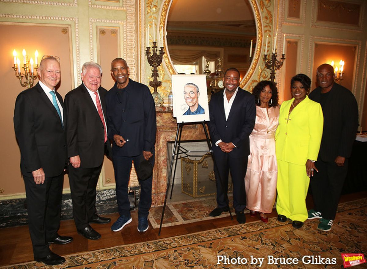 Sardi's Max Klimavicius, Robert E. Wankel, Denzel Washington, Pauletta Washington, Brian Moreland, Olivia Washington and LaTanya Richardson Jackson at 