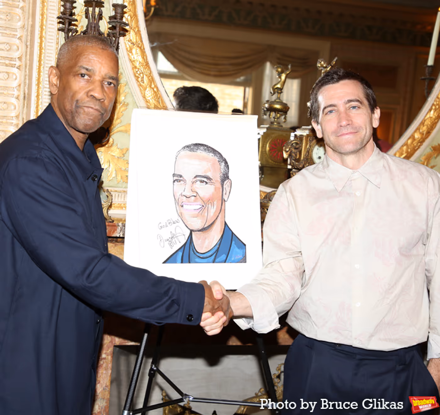 Photos: OTHELLO Star Denzel Washington Celebrates Sardi's Portrait Reveal  Image