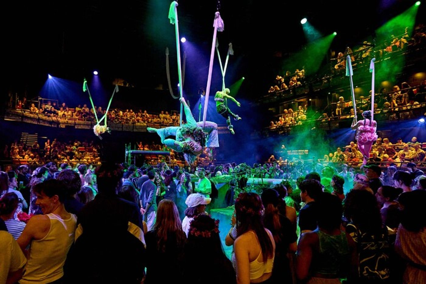 Photos: A MIDSUMMER NIGHT'S DREAM at the Bridge Theatre  Image