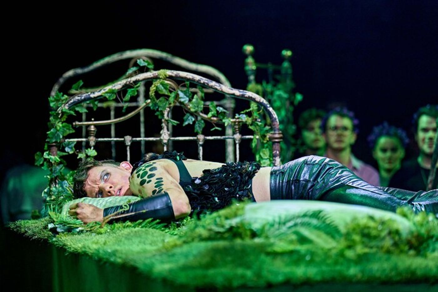 Photos: A MIDSUMMER NIGHT'S DREAM at the Bridge Theatre  Image