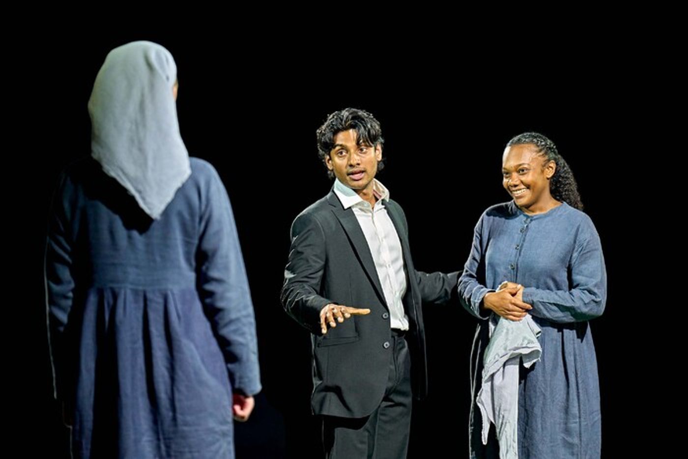 Photos: A MIDSUMMER NIGHT'S DREAM at the Bridge Theatre  Image